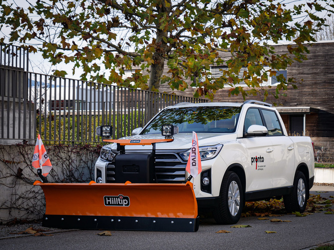 Schneepflug und Salzstreuer