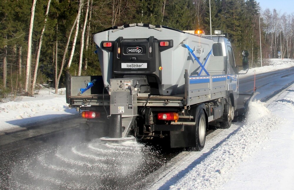 55606_icestriker_1600_action