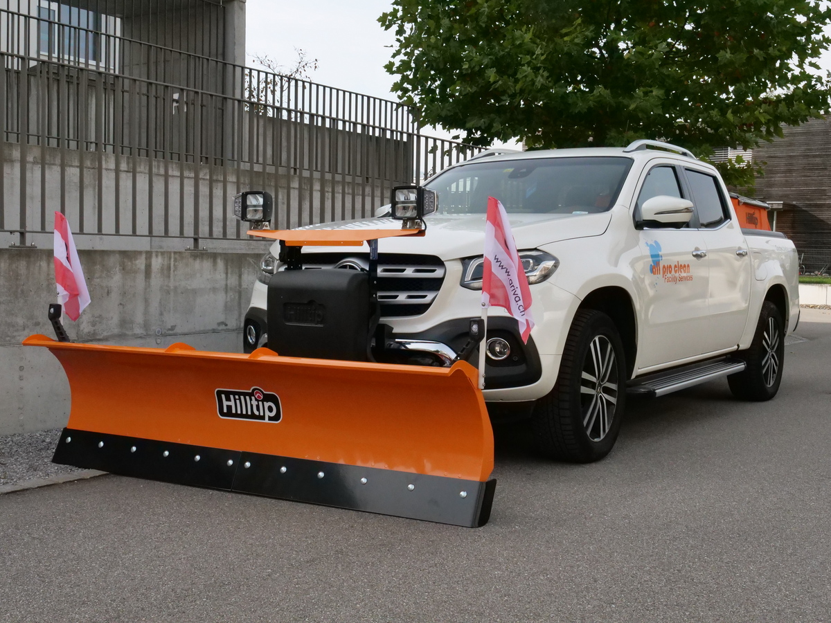 x-klasse_mercedes__nissan_navara_schneepflug.JPG