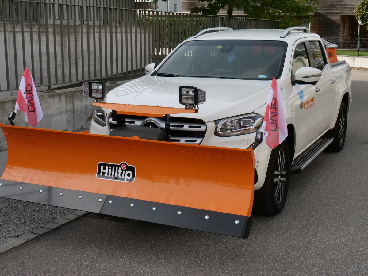 x-klasse_schneepflug_snowstriker_hilltip.JPG