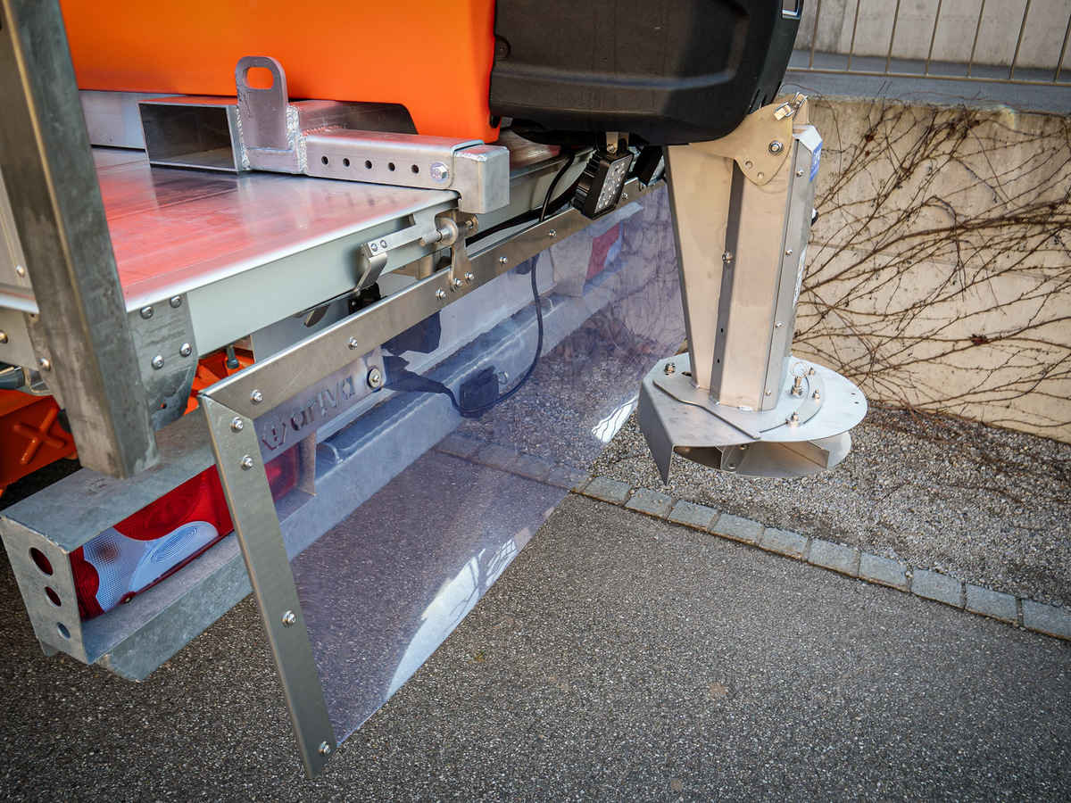 man-tge-salzstreuer-icestriker-550-abdeckung_1.jpg