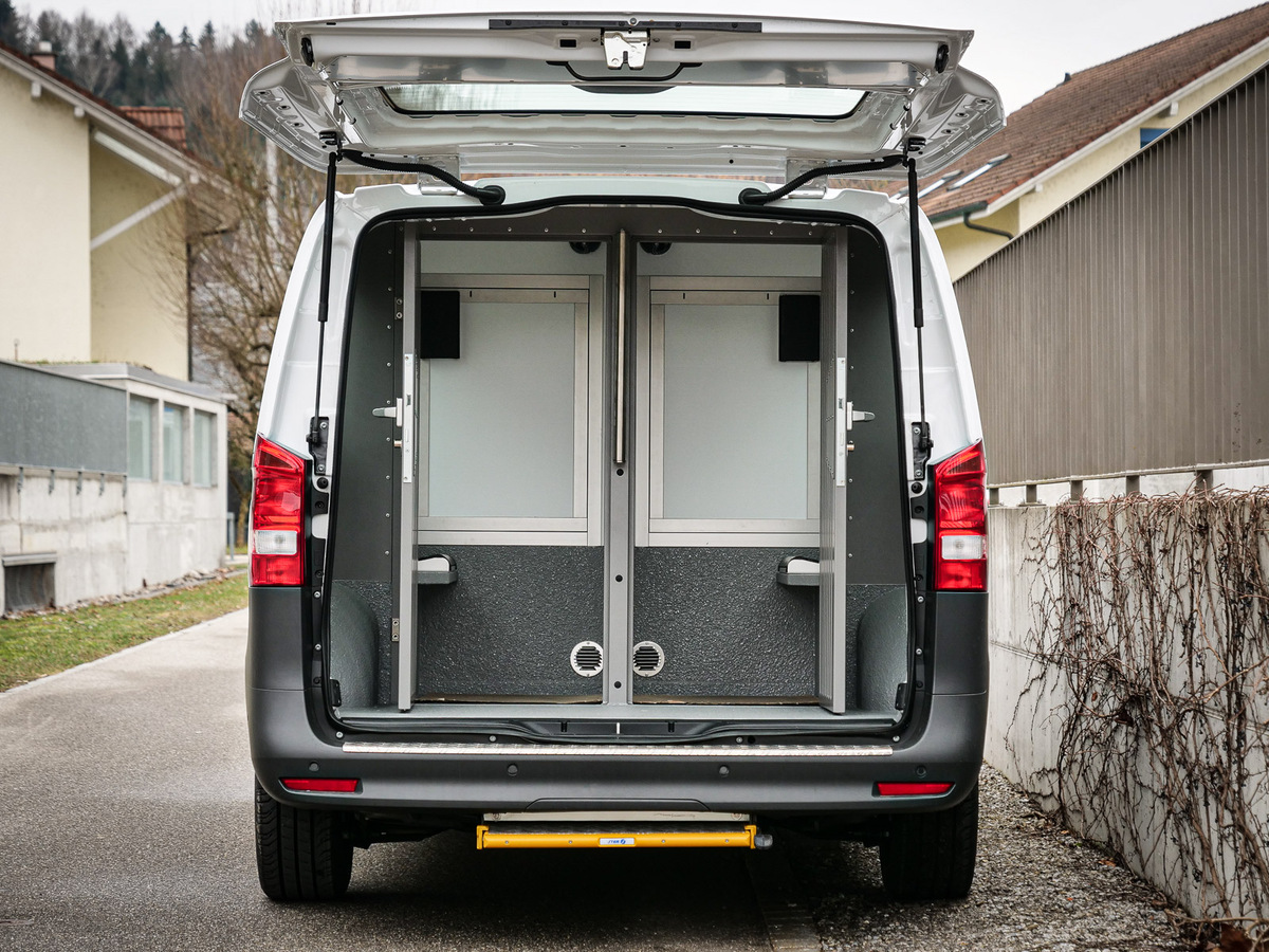 mercedes-benz-vito-gefangenentransporter-weiss_1.jpg