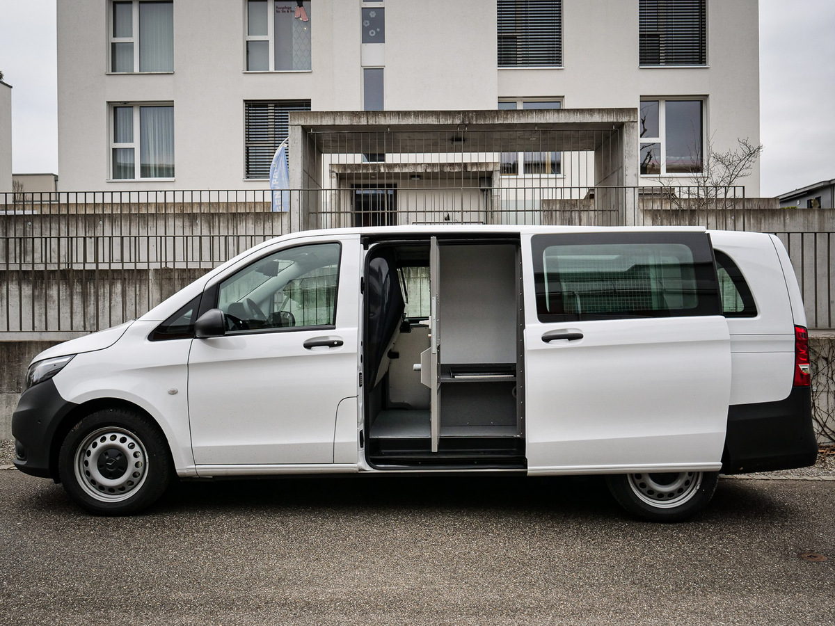 mercedes-benz-vito-gefangenentransporter-weiss_4.jpg