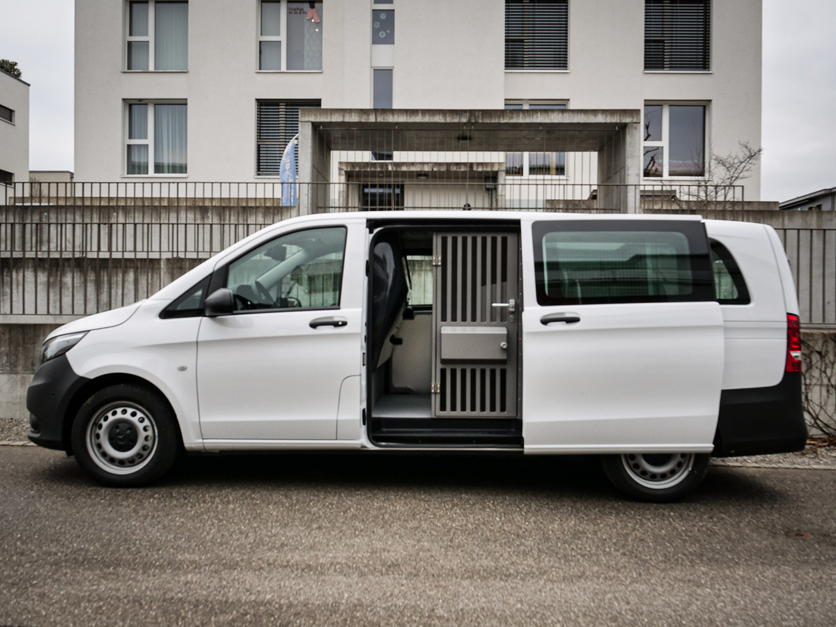 mercedes-benz-vito-gefangenentransporter-weiss_5.jpg