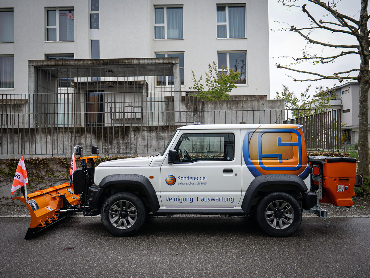 suzuki-jimny-sonderegger-pflug-sp-anbaustreuer_2.jpg