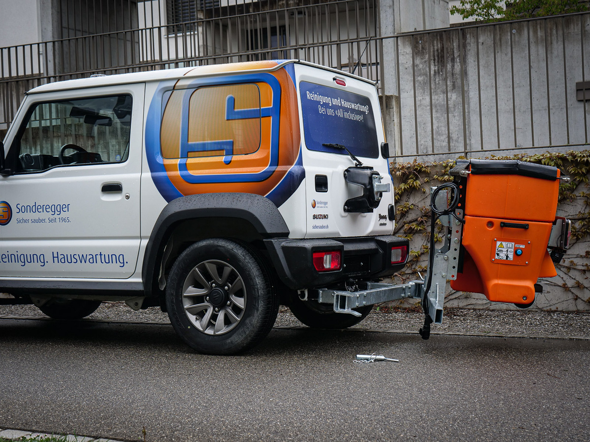 suzuki-jimny-sonderegger-pflug-sp-anbaustreuer_4.jpg