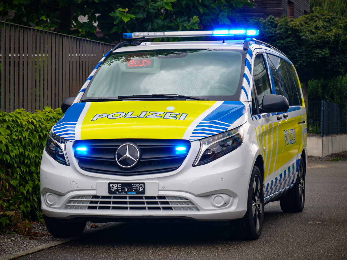 mercedes-benz-vito-signalisation-polizeiauto_10.jpg