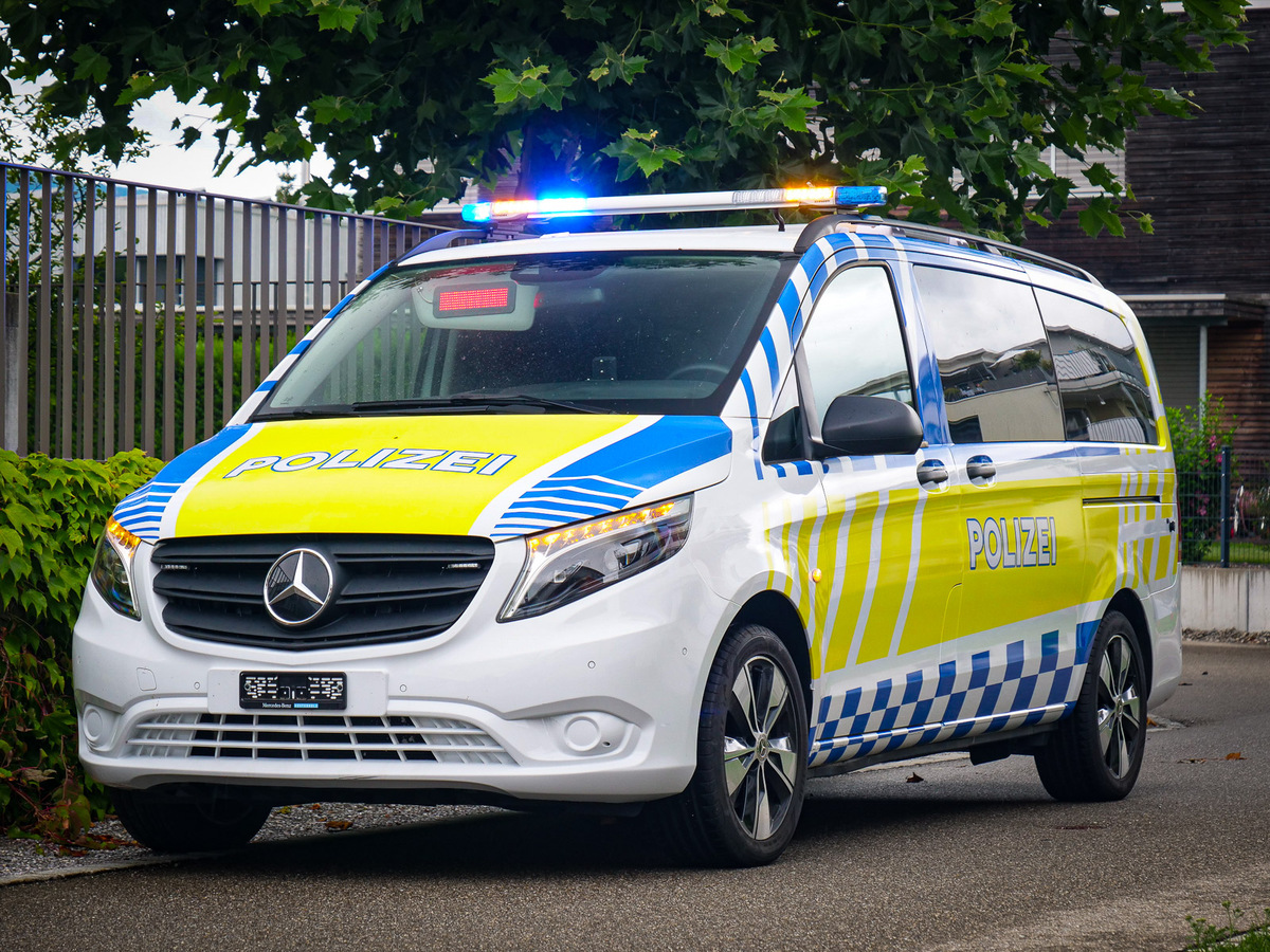 mercedes-benz-vito-signalisation-polizeiauto_18-edit.jpg