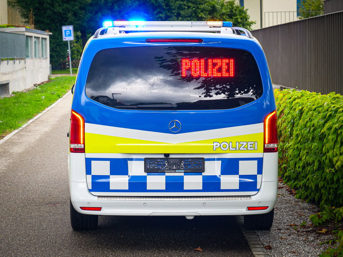mercedes-benz-vito-signalisation-polizeiauto_23-edit.jpg