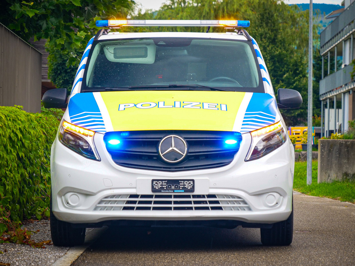 mercedes-benz-vito-signalisation-polizeiauto_39.jpg
