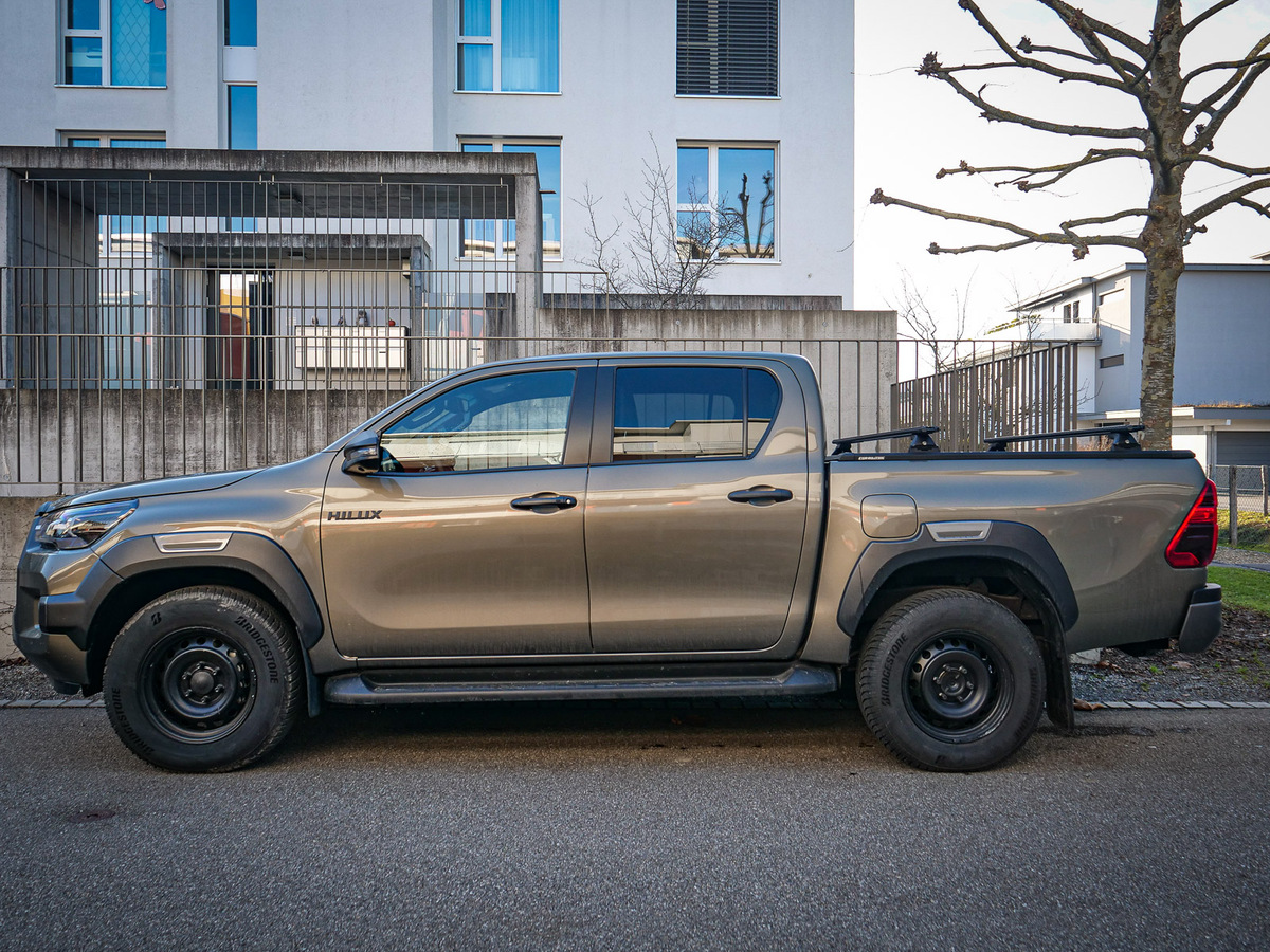 toyota-hilux-grau-seilwinde-19596_4.jpg