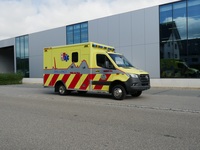 mercedes-sprinter-fahrzeugbau-ambulanz-ansicht-seitlich-kaufen-schweiz-ariva-anpassungen.jpg
