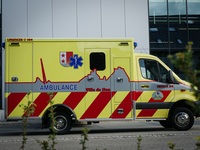 mercedes-sprinter-fahrzeugbau-ambulanz-ansicht-seitlich-kaufen-schweiz-ariva-upgrade.jpg