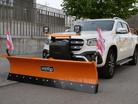 mercedes-benz_x-klasse_schneepflug.JPG
